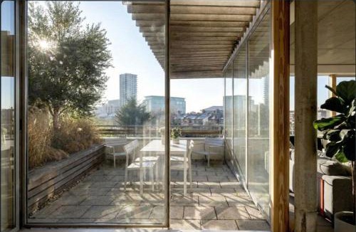 Kensal Green House | Spacious Multi-Floor Architectural London Holiday Home - Sleeps 8