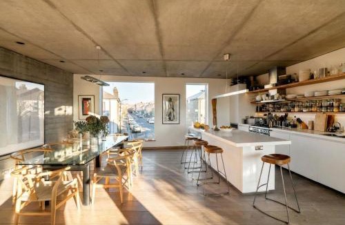 Kensal Green House | Spacious Multi-Floor Architectural London Holiday Home - Sleeps 8