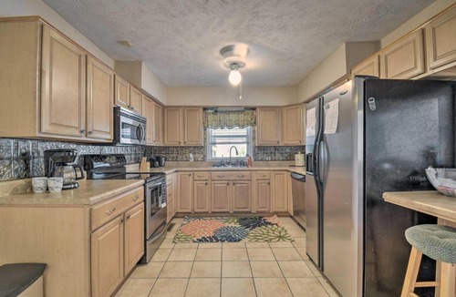 Myrtle Beach House | Spacious Myrtle Beach Home 2 Blocks to Shore