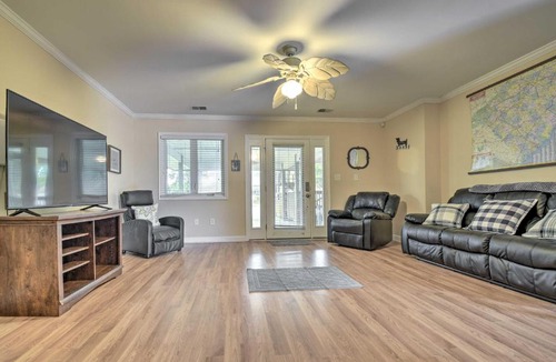 Myrtle Beach House | Spacious Myrtle Beach Home 2 Blocks to Shore