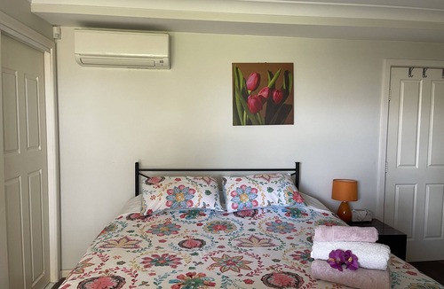 Oak Flats Hotel | Spacious Nature Escape
