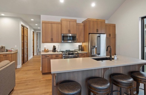 Lakeside Condo | Spacious New 3BR/3BA Condo in Lakeside