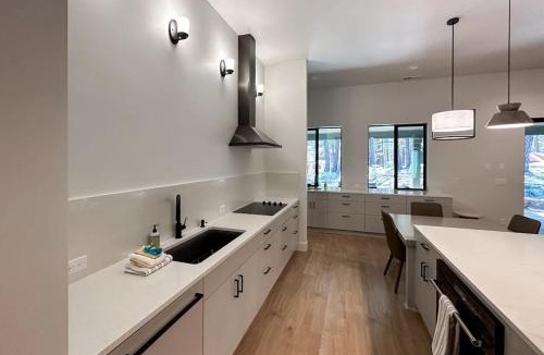 Black Butte Ranch House | Spacious new construction home with forest views and resort amenities