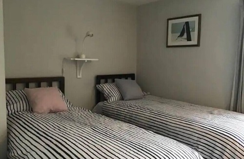 Boldre Cottage | Spacious New Forest Cottage with Pretty Garden