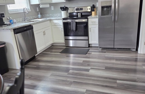 Elizabethtown House | Spacious NEW townhome w/Fast WiFi and parking