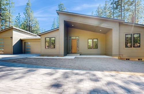 Black Butte Ranch House | Spacious new construction home with forest views and resort amenities