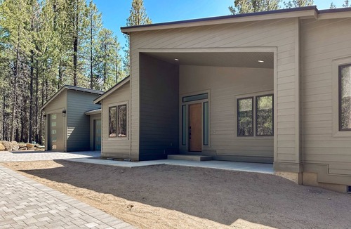 Black Butte Ranch House | Spacious new construction home with forest views and resort amenities
