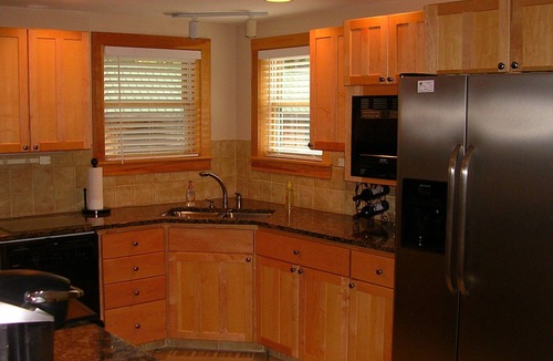 Bradford House | Spacious newer upscale home on Lake Todd