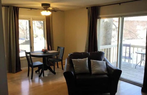 Cedar Rapids Apartment | Spacious Newly remodeled 2 bedroom with natural sunlight.