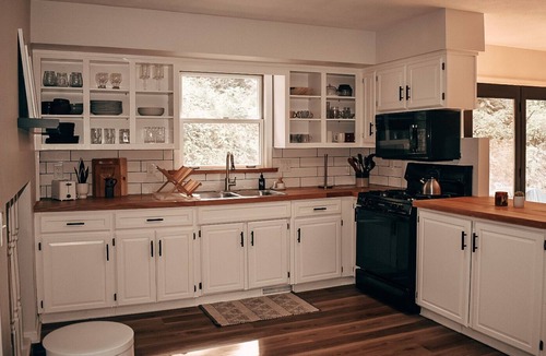 Dundee House | Spacious, Newly renovated home in Winesburg OH.
