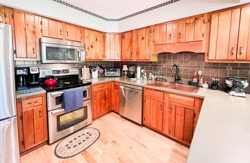 North Conway Villa | Spacious North Conway Home | Home Theater + Games