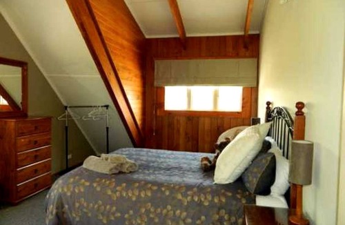 Tryphena Cabin | Spacious Lodge Rental in Tryphena, Great Barrier Island, New Zealand
