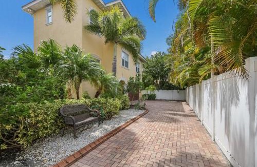 Holmes Beach House | Spacious Oasis home