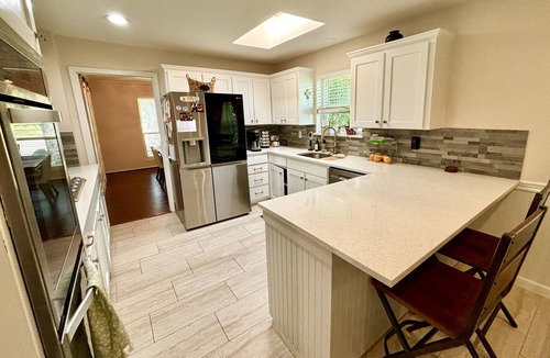 Carrollton House | Spacious Oasis Retreat for Family & Work – Filled with Comfort - Fast Wi-Fi