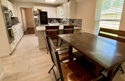 Carrollton House | Spacious Oasis Retreat for Family & Work – Filled with Comfort - Fast Wi-Fi