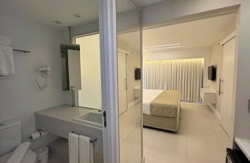Recreio dos Bandeirantes Hotel | Spacious Ocean-Front Room Ideal for Relaxation | For Large Family or Groups!