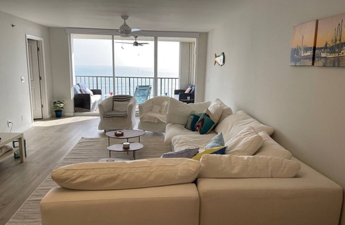 Fort Pierce Shores Condo | SPACIOUS OCEAN FRONT PARADISE