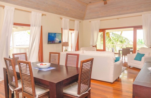 Freetown Villa | Spacious ocean view king bed villa 2 minutes from the restaurant pool and beach