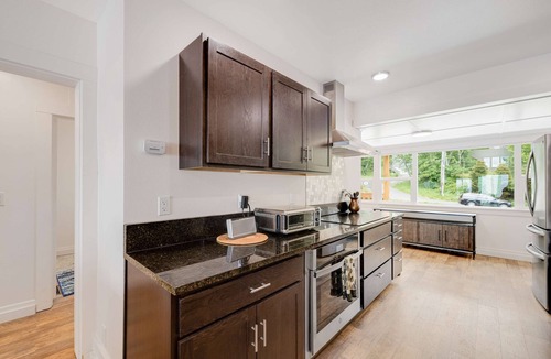 Oceanside House | Spacious ocean view home with wood fireplace grill and deck dog friendly