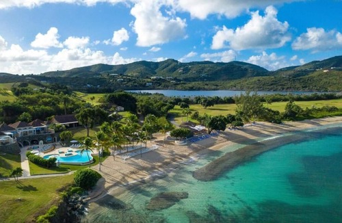 Estate Mount Pleasant East 1 Villa | Spacious Oceanfront 6-bedroom villa with AC in tranquil Christiansted