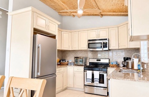 Espinar House | Spacious Oceanfront Home on the Beach 10 mins away from Rincón & Aguadilla | Swimming Pool