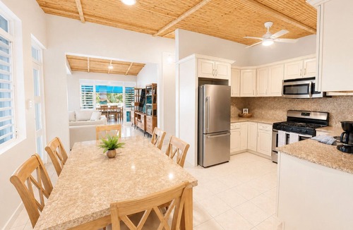 Espinar House | Spacious Oceanfront Home on the Beach 10 mins away from Rincón & Aguadilla | Swimming Pool