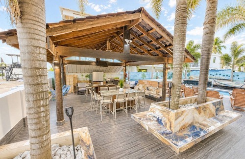 Espinar House | Spacious Oceanfront Home on the Beach 10 mins away from Rincón & Aguadilla | Swimming Pool
