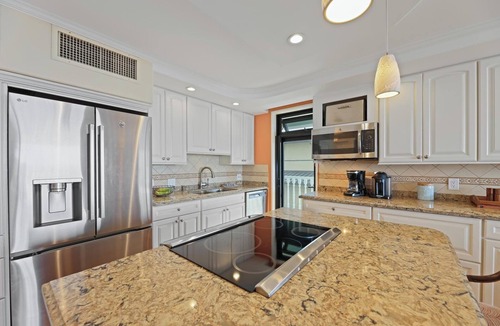 Historic Lahaina Front Street Apartment | Spacious Oceanfront True 1 Bed corner unit with amazing views & steps to beach