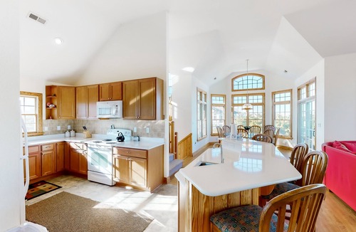 Pine Island House | Spacious oceanside home in a great location w/private pool, hot tub, & rec room