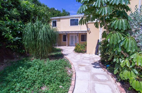 Anna's Retreat Apartment | Spacious One Bedroom Apartment- One Mile from Magen's Bay