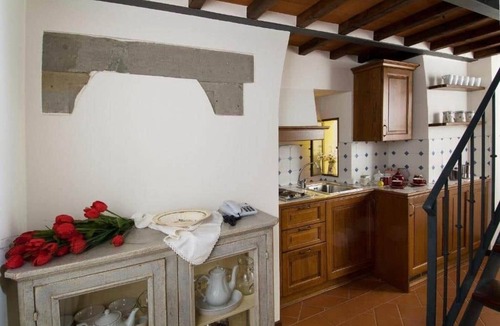 Prato House | Spacious one-bedroom apartment with loft in historic center (4)