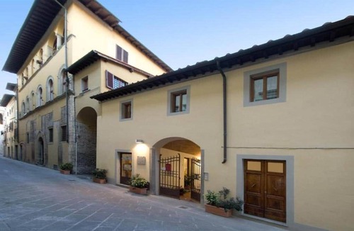 Prato House | Spacious one-bedroom apartment with loft in historic center (4)