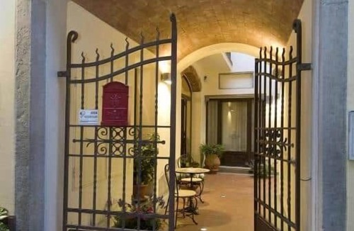 Prato House | Spacious one-bedroom apartment with loft in historic center (4)