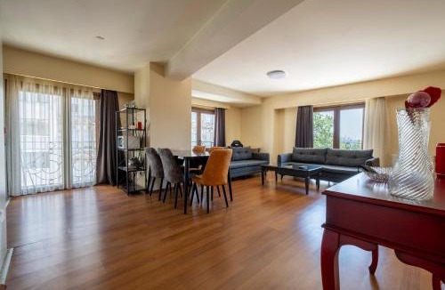 Tophane Apartment | Spacious One Bedroom Apartment with View and Elevator