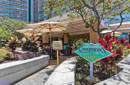 Waikiki Apartment | Spacious One Bedroom Harbor View Condos at Ilikai Marina With Private Balcony