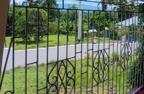 Linstead House | Spacious one bedroom bungalow apartment