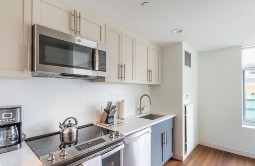 East Cambridge Apartment | Spacious One Bedroom in Cambridge with Amenities