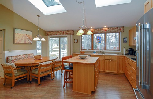 Wells House | SPACIOUS One level A Peaceful Escape and only a short walk to Cresent beach!