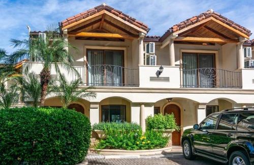 Playa Flamingo House | Spacious Open-Concept Condo with Stylish Design, Direct Beach Access & Resort-Style Amenities