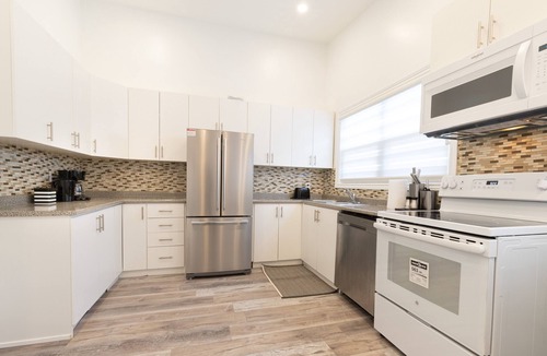 Bathurst Manor House | Spacious Open Concept Home