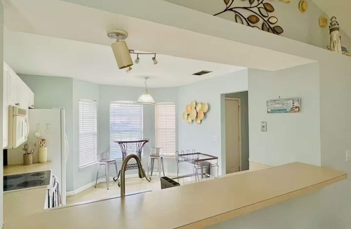Sandalwood House | Spacious & Open Home Near Mayo Clinic & Beach