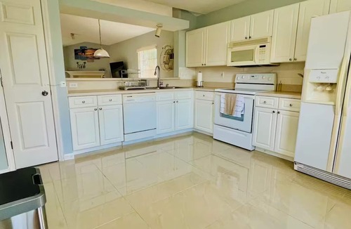 Sandalwood House | Spacious & Open Home Near Mayo Clinic & Beach