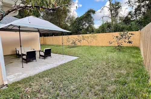 Sandalwood House | Spacious & Open Home Near Mayo Clinic & Beach