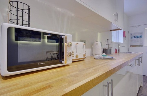 Poole Apartment | Spacious Open Planned Modern Quirky Maisonette