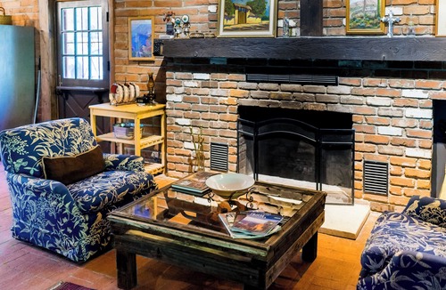 Mammoth House | Spacious Orchard Farmhouse in Quiet Canyon