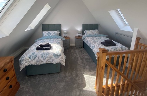 Mangotsfield House | Spacious Organic Cotswold Farm Cottage