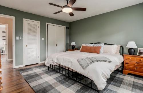 Prairie Village House | Spacious Overland Park Home Walk to Dining 20 Min to Stadium