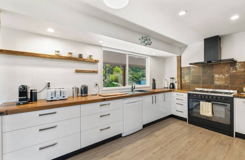 Haruru House | Spacious Paihia Dark Sky Retreat with Spa Pool and Fireplace