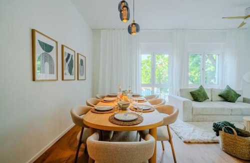 Gesundbrunnen Apartment | Spacious Parkside Residence - Modern 2BR by OYA