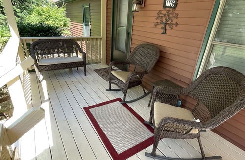 St. Helen House | Spacious, peaceful home away from home.sun or snow!